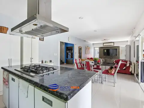 Casa 6 ambientes con 4 baños