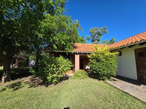 Casa 5 ambientes con 2 baños