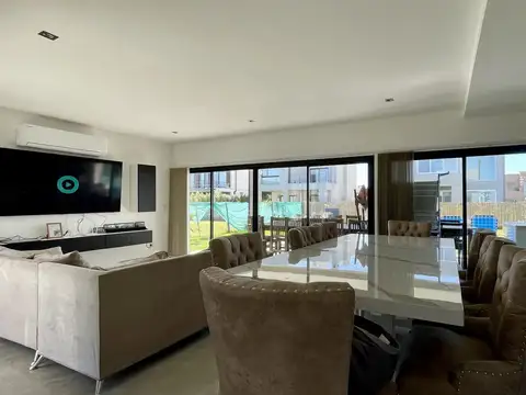 Casa 6 ambientes con 3 baños