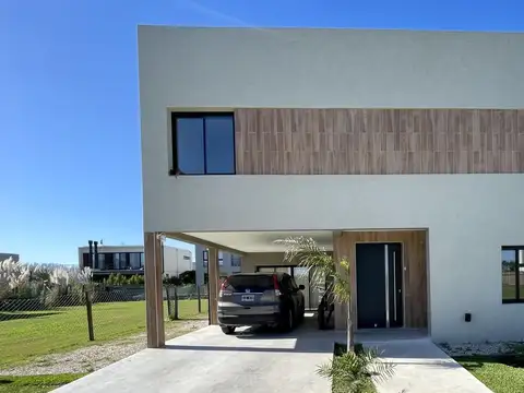 Casa  en Venta en Vila Marina II, Villanueva, Tigre