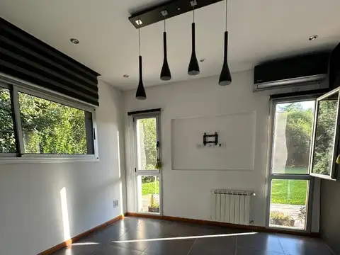 Casa en Venta con 4 cocheras
