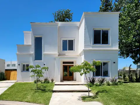 Casa 5 ambientes con 3 baños