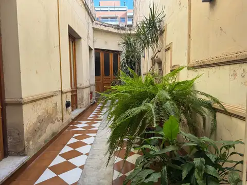 Casa 8 ambientes con 3 baños