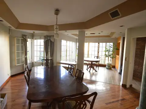 Casa en Alquiler con 1 cochera