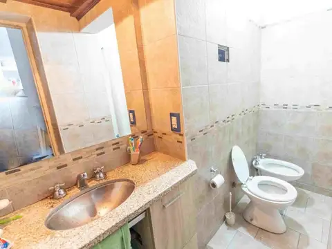 Casa 4 ambientes con 2 baños