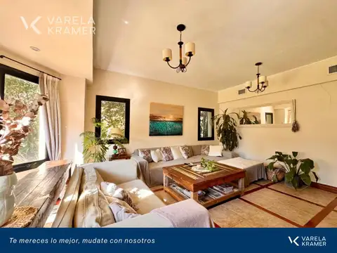 Casa en Venta con 3 cocheras