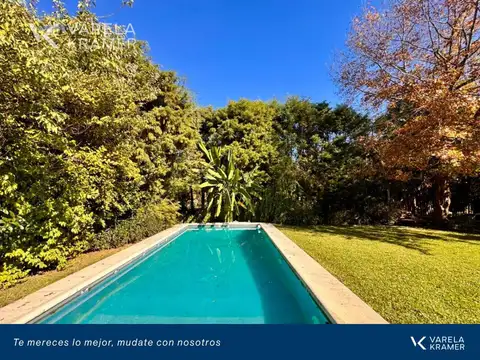 Casa 8 ambientes con 3 baños