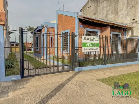 Sobre lote de 10 x 25 mts. Casa en muy buen estado y monoambiente. OPORTUNIDAD!