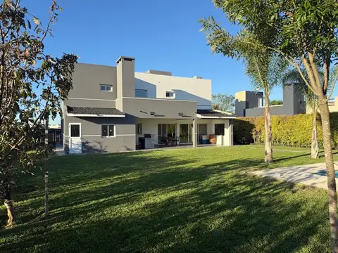 Nvr.venta De Casa Area 6 Escriturable San Seb