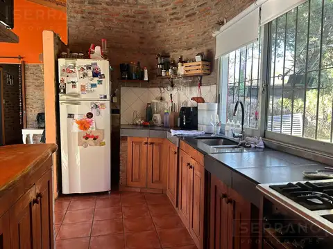 Casa 6 ambientes con 2 baños