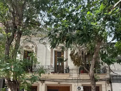 Casa en planta alta en el centro de la ciudad, remodelada a nueva, impecable