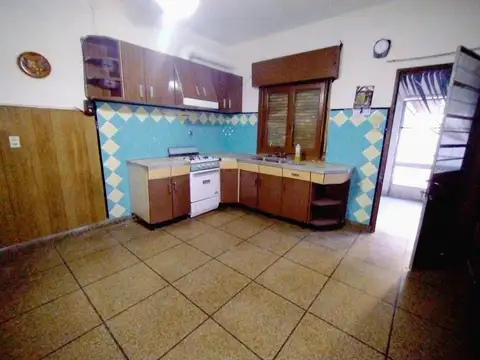 Casa 5 ambientes con 3 baños