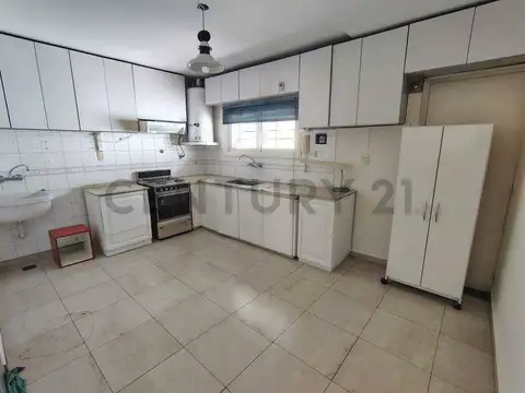 Departamento 5 ambientes con 2 baños