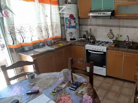 CON RENTA - CASA 3 AMBIENTES CON COCHERA Y PATIO