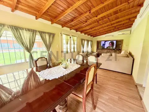 Casa quinta con pileta en venta en Benavidez