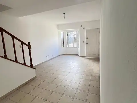 Depto Tipo Casa en Alquiler de 4 ambientes