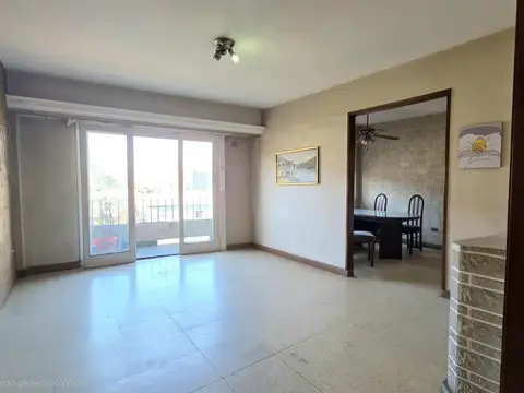 Departamento de 4 ambientes con balcón  Pompeya