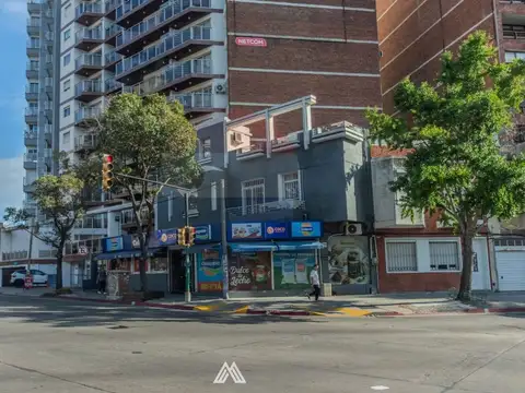 VENTA LOCAL COMERCIAL EN POCITOS CON RENTA