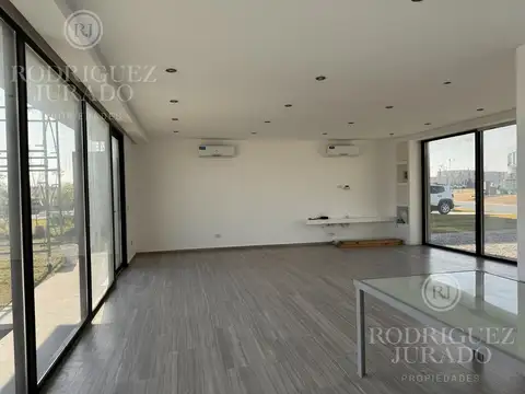Casa 6 ambientes con 5 baños