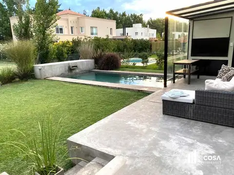 En venta casa 3 dormitorios con jardín y piscina Los Pasos del Jockey Fisherton Rosario