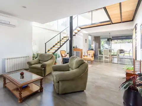 Casa 5 ambientes con 2 baños