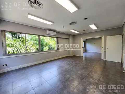 Oficina en Alquiler en Olivos, USD 1.245