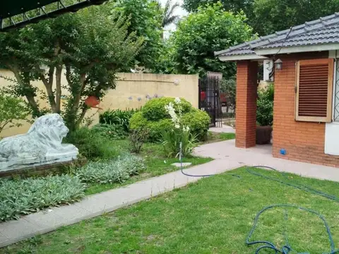Casa en Venta con 3 cocheras