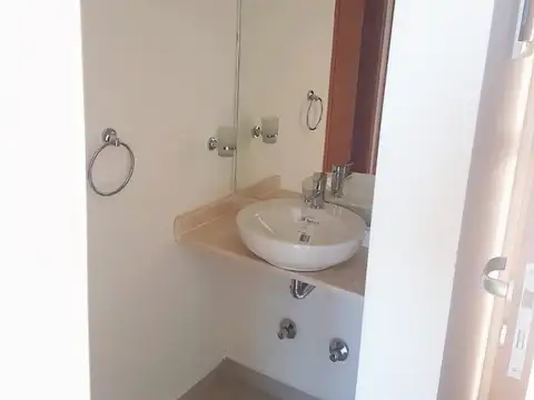 1 De Mayo 1600, Piso 1