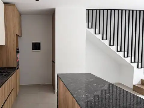 Casa 4 ambientes con 2 baños