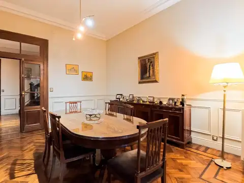 Casa en Venta con 3 cocheras