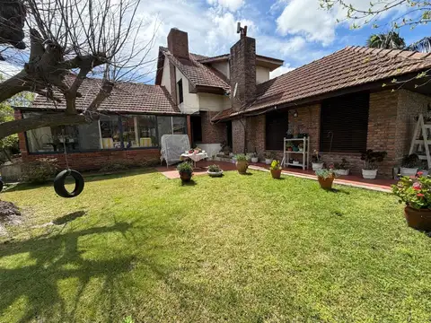 Casa en Alquiler con 3 cocheras