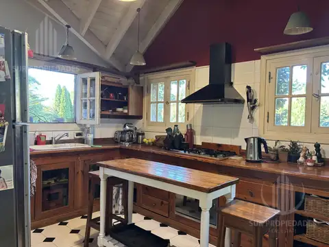 Casa 4 ambientes con 2 baños