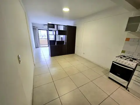 AMPLIO DEPARTAMENTO CON DIVISIÓN Y BALCÓN EN PISO 12 DE TORRE. TOTEM DE SEGURIDAD 24HS. MONSERRAT.