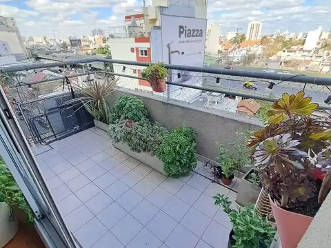 HERMOSO 2 AMBIENTES AL FRENTE CON AMPLIO BALCON