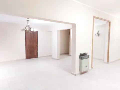 Casa en Alquiler con 1 cochera