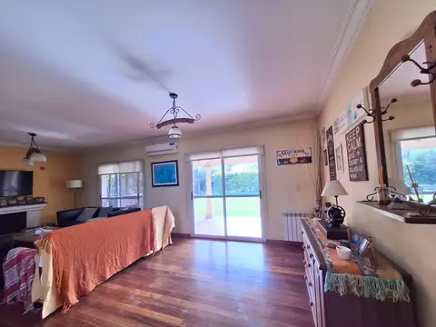 Casa 5 ambientes con 3 baños