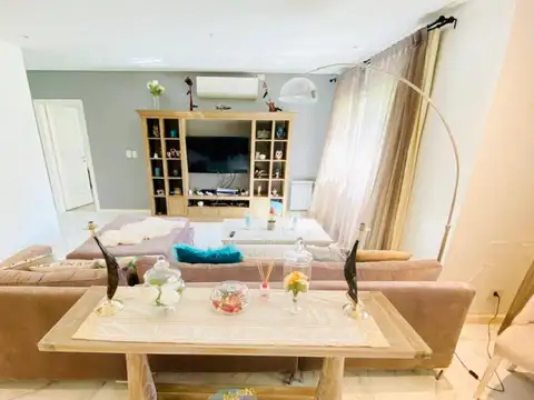 Casa 5 ambientes con 6 baños