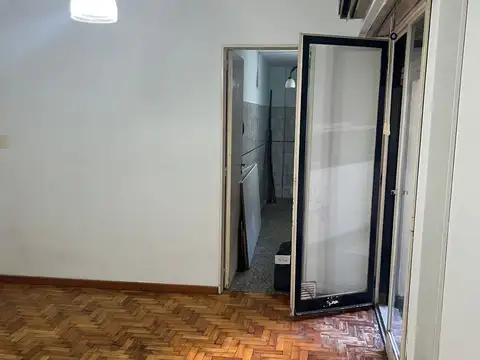 ALQUILER | 2 AMBIENTES CON PATIO | EXCELENTE UBICACIÓN – ABASTO / BALVANERA