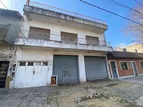 Casa 5 Amb. en Lote Propio + Locales y Galpón