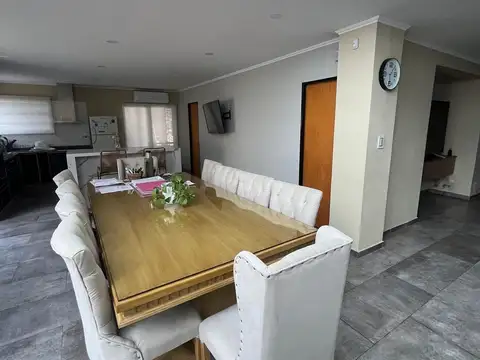 CASA EN VENTA EN PERGAMINO CON PILETA