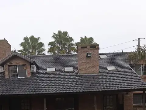 Casa 6 ambientes con 4 baños