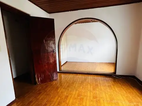 Casa 4 ambientes con 1 baño