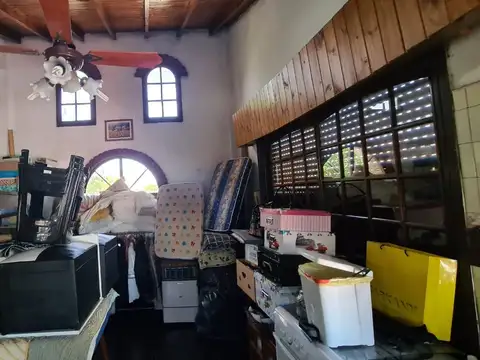 EN VENTA EN MARTIN CORONADO HERMOSO CHALET 3 AMBIENTES, LOTE 10X18M2 CON GARAGE 3 AUTOS - FICHA 8531