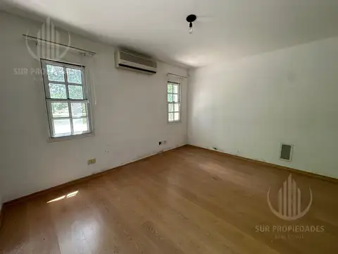 Casa en Alquiler con 1 cochera