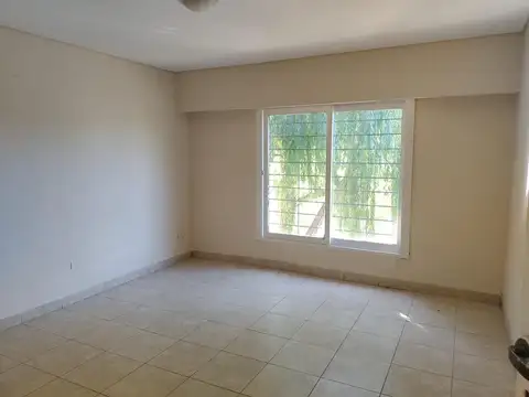 Depto Tipo Casa en Alquiler en Ituzaingo Norte, $ 650.000