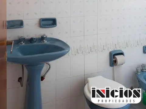 Casa 4 ambientes con 2 baños