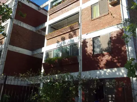 3 amb con balcón y jardín por escalera. Oportunida