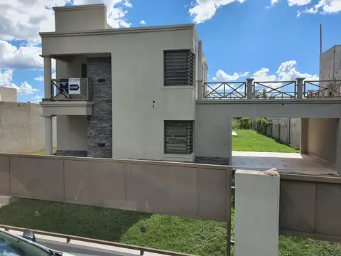 VENTA DE CASA A ESTRENAR EN VILLA MERCEDES SL