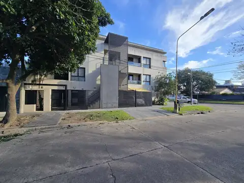 TALCAHUANO ESQUINA CASTELLI COCHERA DESCUBIERTA DE 2,52 POR 5,20 MTS