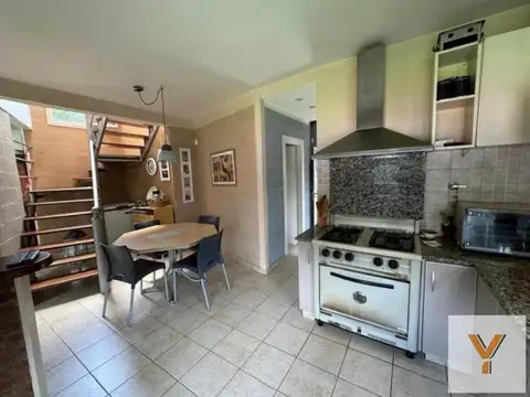 Casa 5 ambientes con 2 baños